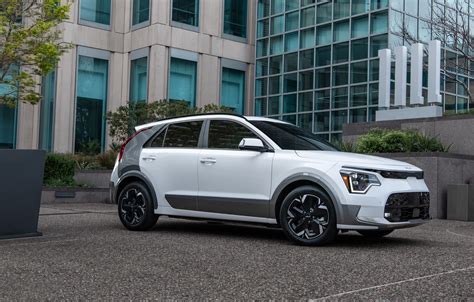 5 Best EV Lease Deals of 2025: Kia, Tesla, BMW, and Hyundai Under $500 ...