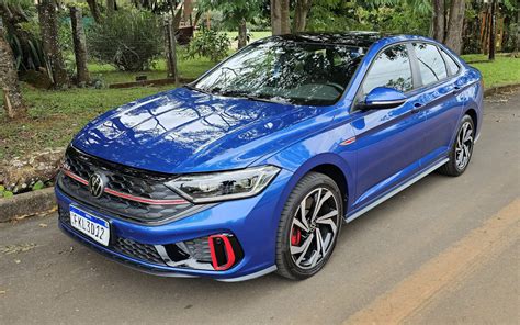 Novo VW Jetta GLI 2023 Azul Rising - impressões iniciais