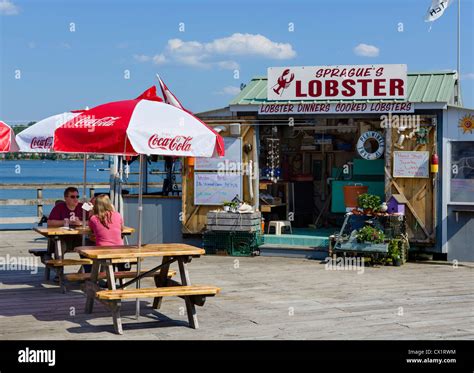 Sprague's lobster shack take-out restaurant on US Route 1 in Wiscasset ...