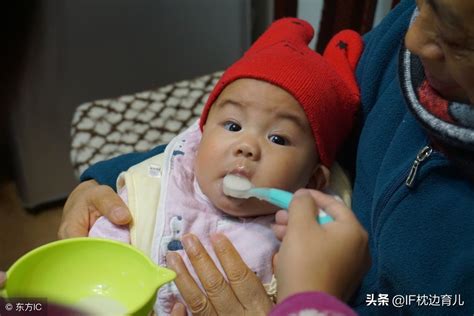 九个月婴儿一天吃奶量 九个月宝宝一天吃多少奶_知秀网