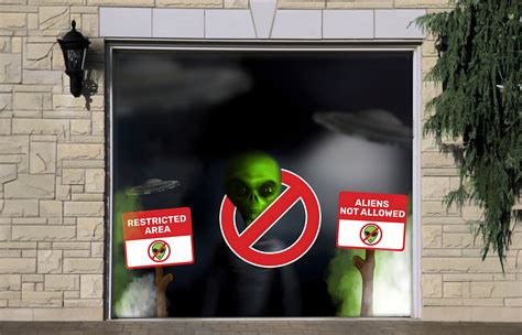 Alien in Garage 的图像结果