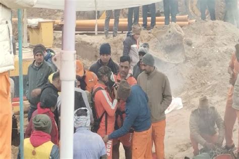 6 दिनों से बोरवेल में फंसी है 3 साल की चेतना, 170 फीट गहरा है टनल ...