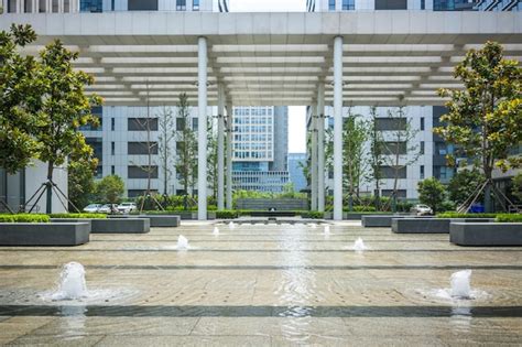 Modern Office Building 的图像结果