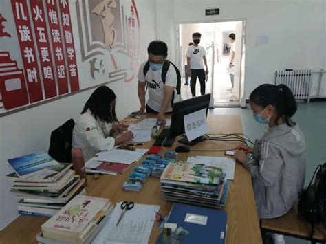 学校为2020届毕业生“隔空”打包寄送行李3000余件 为1635名学生“线上”办理毕业手续 -欢迎访问北京农学院学校新闻网