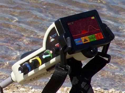 Gold Metal Detector - Minelab Metal Detector EQUINOX 700 Trader ...