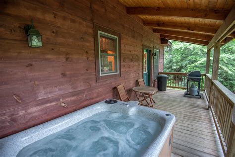25 Romantic Cabins with Hot Tub in North Carolina ️ 2025