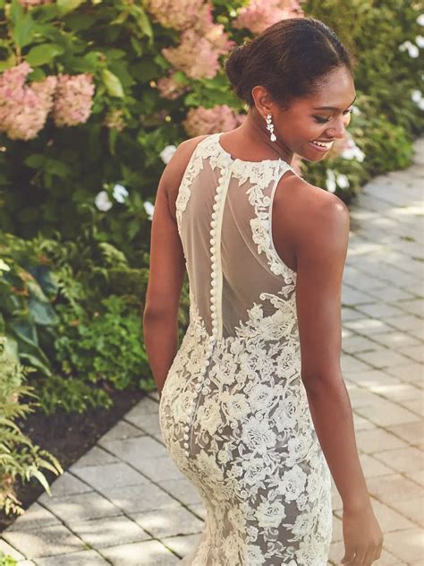 David's Bridal Shop in Burbank, CA | Wedding & Prom Dresses