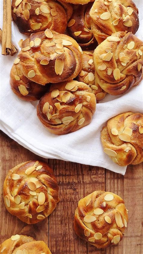 cardamon almond cinnamon buns | Baking, Food processor recipes, Desserts