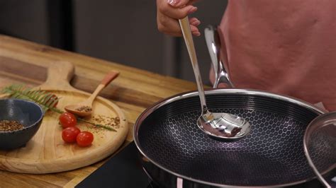 Kitchen Tips: लोहे की कढ़ाई को घिस-घिस कर हो रहें परेशान! चमकाने के लिए ...