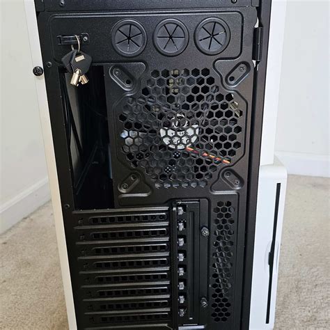 Thermaltake Level 10 GT Snow Edition | Jawa