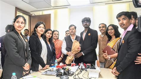 Mumbai: College Students Get Hands-On Experience In Ministerial Office ...