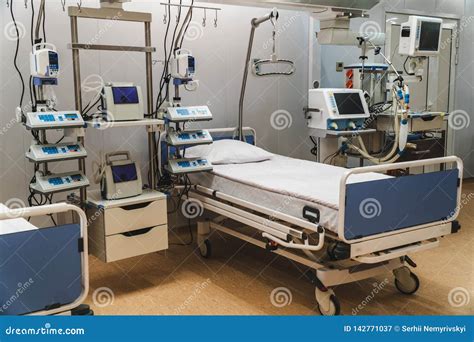 Hospital Emergency Room Intensive Care. Modern Equipment, Concept of Healthy Medicine, Treatment ...