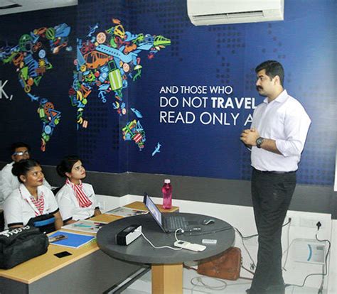 Top Air Hostess Training Institute In Delhi | Skylark Air Hostess Academy