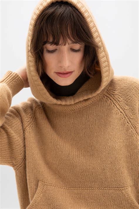 Camel Women's Oversized Cashmere Hoodie | Women's Cashmere | Johnstons ...