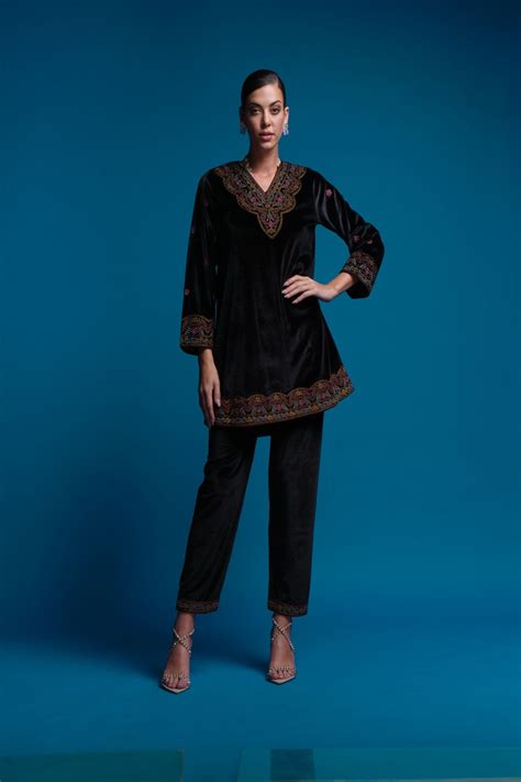 Women Branded Clothing - Buy Kurtis, Tunics, Dresses, Tops, Kaftan ...