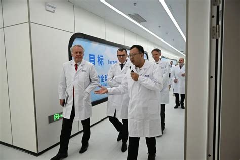 中国首枚! 量旋科技成功完成超导量子芯片海外交付 - 哔哩哔哩