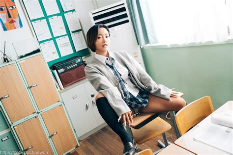 [Loozy] Booty Queen - Gal in a Shool Warehouse - 微图坊