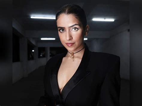 Sanya Malhotra shares BTS of Janhvi Kapoor channeling her inner ...