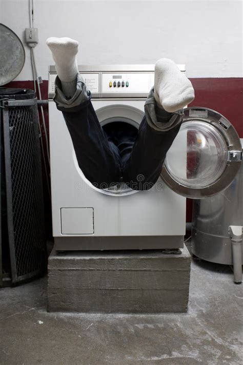 Stuck Inside Washing Machine 的图像结果