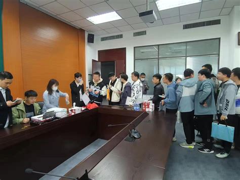 许昌代表团参加省首届职业技能大赛开幕式 - 许昌市人力资源和社会保障局