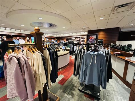 Review: PGA Lounge at Minneapolis–Saint Paul International Airport (MSP ...