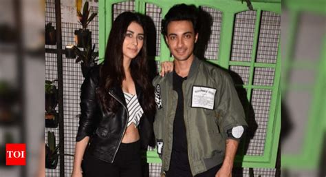 Aayush Sharma and Warina Hussain go club hopping in Mumbai | Hindi ...