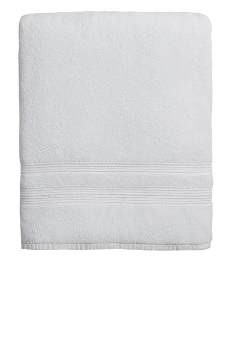 Parachute Classic Turkish Cotton Bath Towel in White | REVOLVE