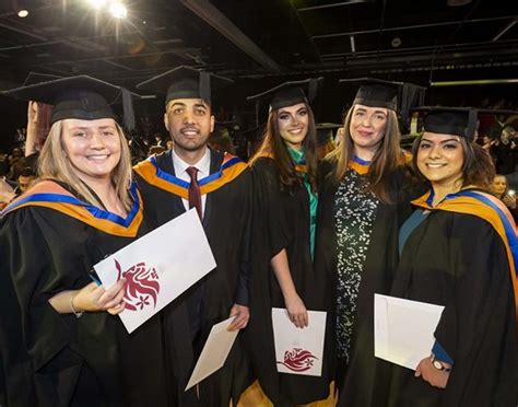 DMU Live Stream Graduation 的图像结果