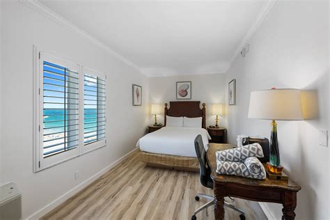 Pompano Beach Hotel Suites | Beachcomber Resort & Club