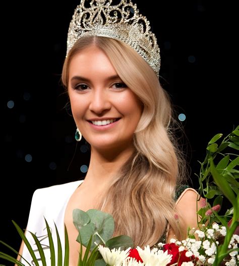 Olivia Harris (Influencer) Age, Wiki, Biography, Family, Ethnicity, Net ...