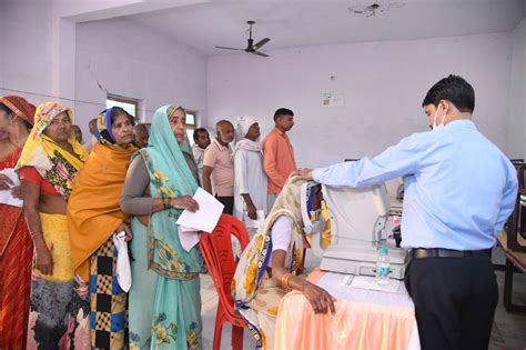 IPS पवन जैन के पिताजी की स्मृति में निशुल्क नेत्र चिकित्सा शिविर आयोजित ...