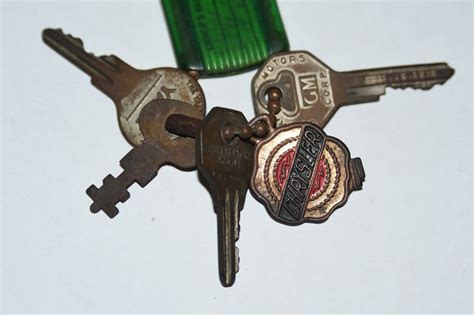 Lot Vtg Briggs & Stratton GM FORD Keys Chrysler Studebaker DCPD Record ...