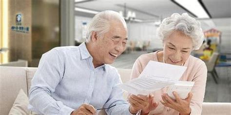 注意:65岁以上老人养老金增加了,快告诉家里人!!