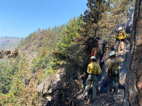 Highway 14 reopens in the Gorge after closure for Tunnel Five Fire ...