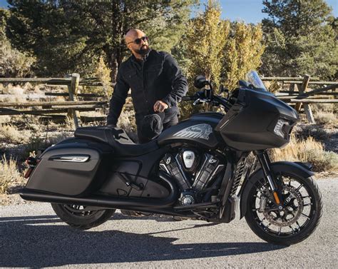 Indian Challenger Dark Horse with 112 Package | Indian® Motorcycle - IN