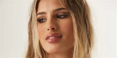 Julieta Poggio salió con amigas y arrasó con su look: minifalta ...