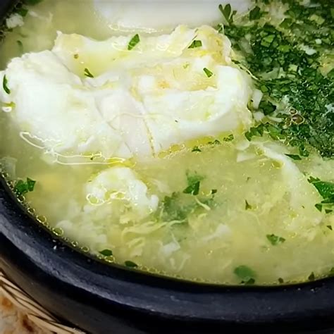 Caldo de huevo colombiano, receta de la abuela rápida y económica