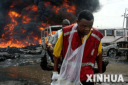 尼日利亚输油管爆炸二百人被烧死(组图)_新闻中心_新浪网