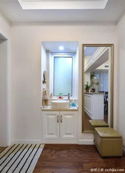 卫生间干区洗手台镜子对着卧室门，怎么解决? - 知乎