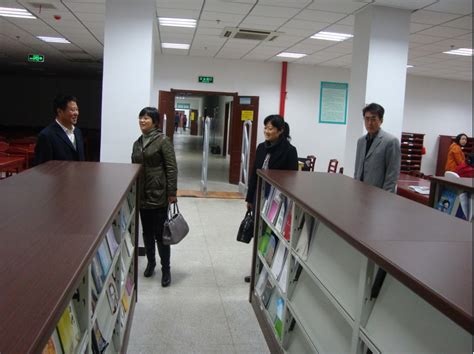 滁州学院图书馆工作人员来我院图书馆参观指导-图书馆