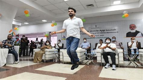 अनुराग ठाकुर की रस्सी कूदने की कला के कायल हुए सोशल मीडिया यूजर्स ...