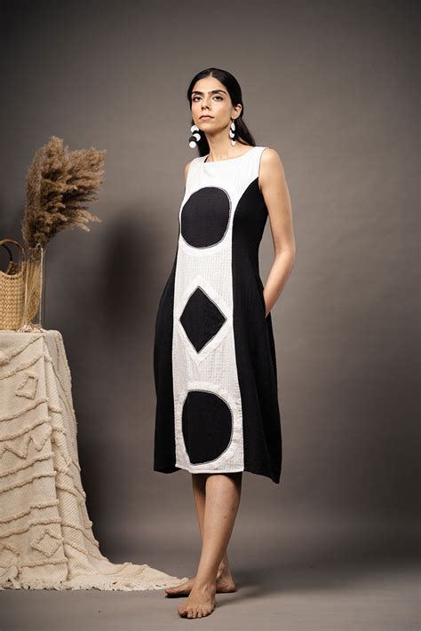 'PLACE THE DOT' Black And White Handwoven Cotton Dress – TARAASI