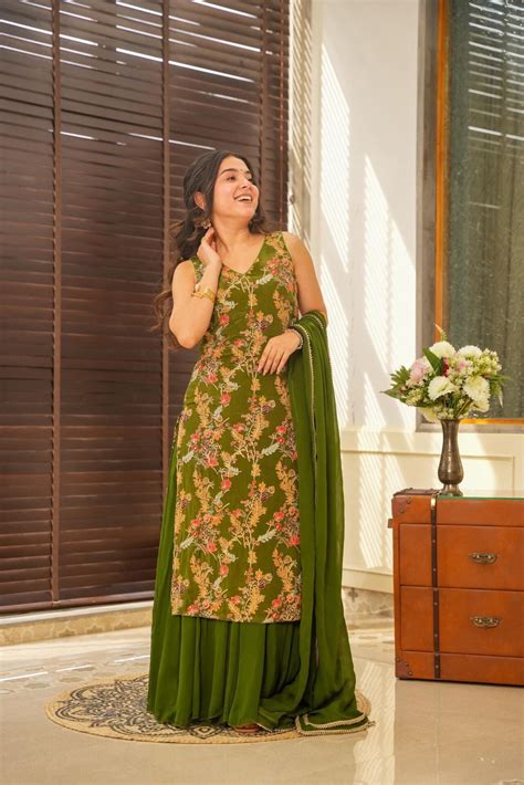 Buy sakhi green heavy embroidered set Online in India | Idaho Clothing