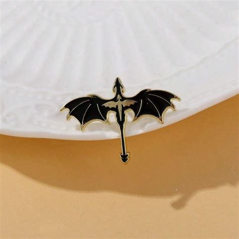 Îmbrăcăminte pentru femei și bărbați. Cumpără online articole de modă ...