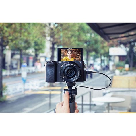 Sony Alpha 6400 E-mount camera with APS-C sensor (ILCE-6400L) | 24.2 M