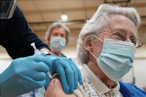 U.S. plans to give extra COVID-19 shots to at-risk Americans, Fauci says