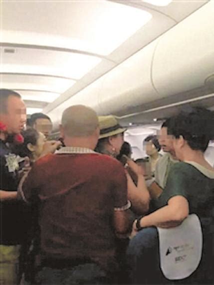 回国飞机上骂架 3四川游客被“拒载”