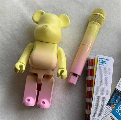 Pin oleh Mads di Dream music stuff | Konser, Desain buklet, Aksesoris