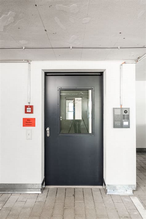 Fire protection doors as fire barriers | GEZE