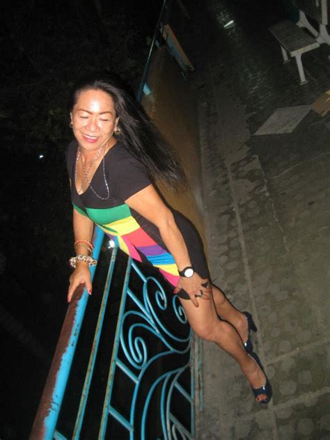 Intense amateur WMAF action with a sexy Pinay MILF